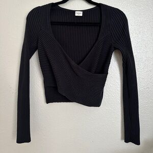 Abercrombie and Fitch Black long sleeve crossover crop top ribbed size medium
